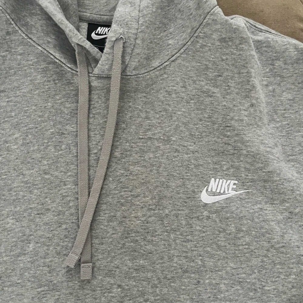 Men’s Nike hooded sweatshirt - Picture 2 of 3